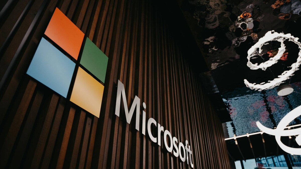 Focus9X featured image: Microsoft to Retire Outlook Lite App Next Month: What You Need to Know