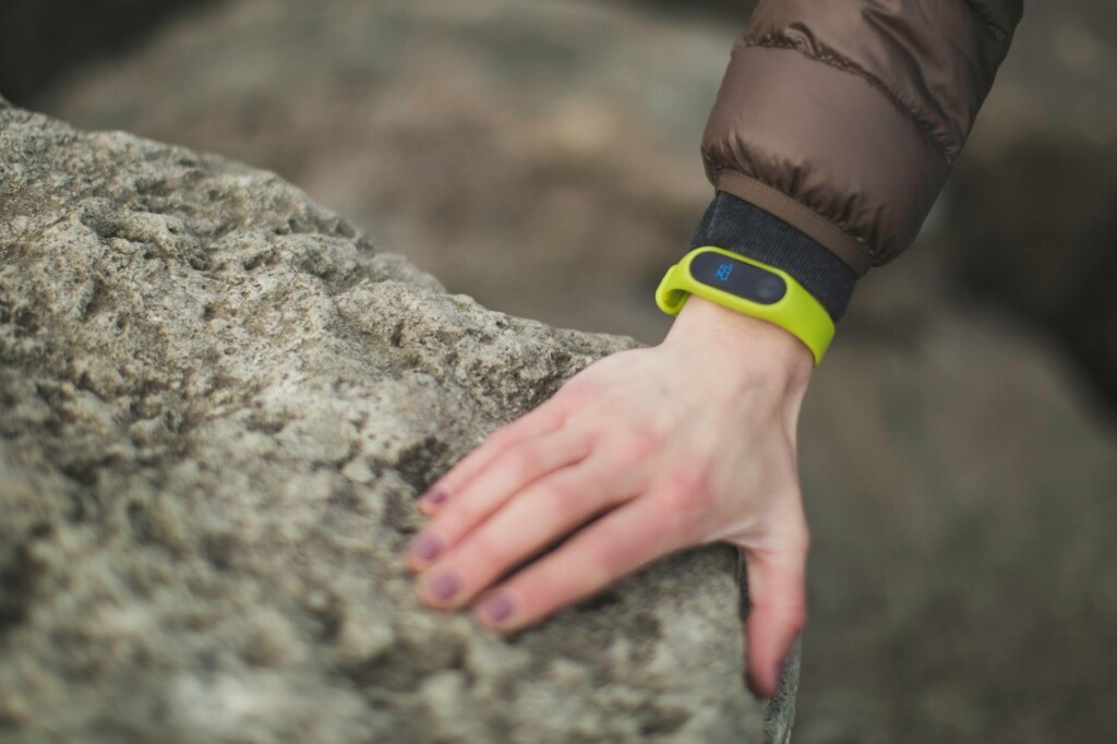 Focus9X featured image: Google Fitbit Air Review: Barely There, Always Running