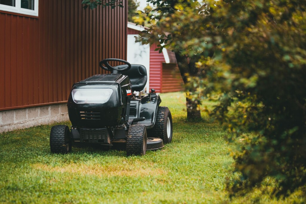 Focus9X featured image: TerraMow V1000 Review: Show Your Lawn Some Love