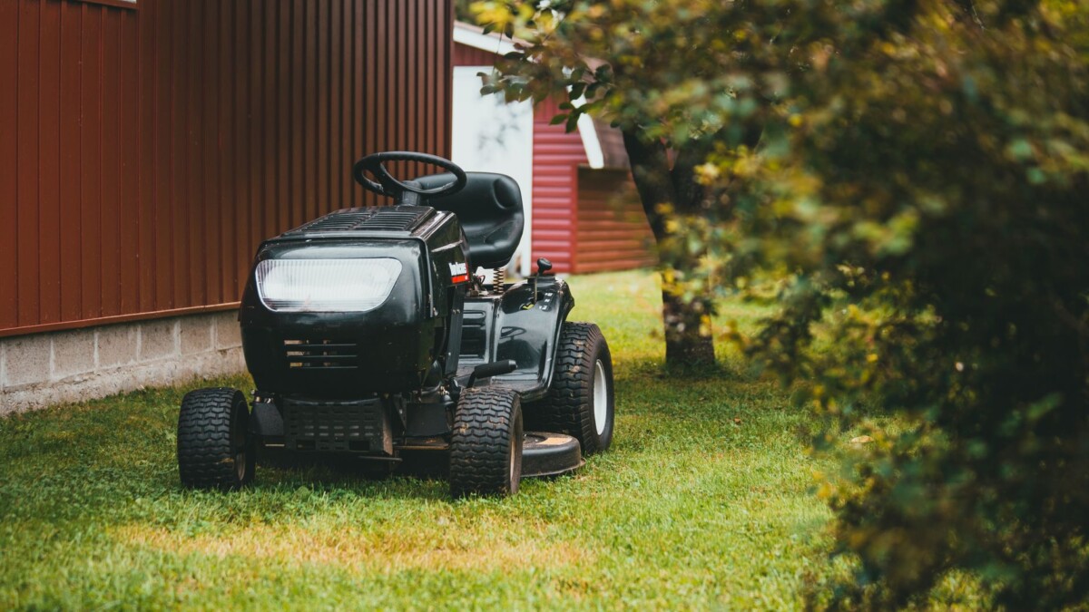 Focus9X featured image: TerraMow V1000 Review: Show Your Lawn Some Love